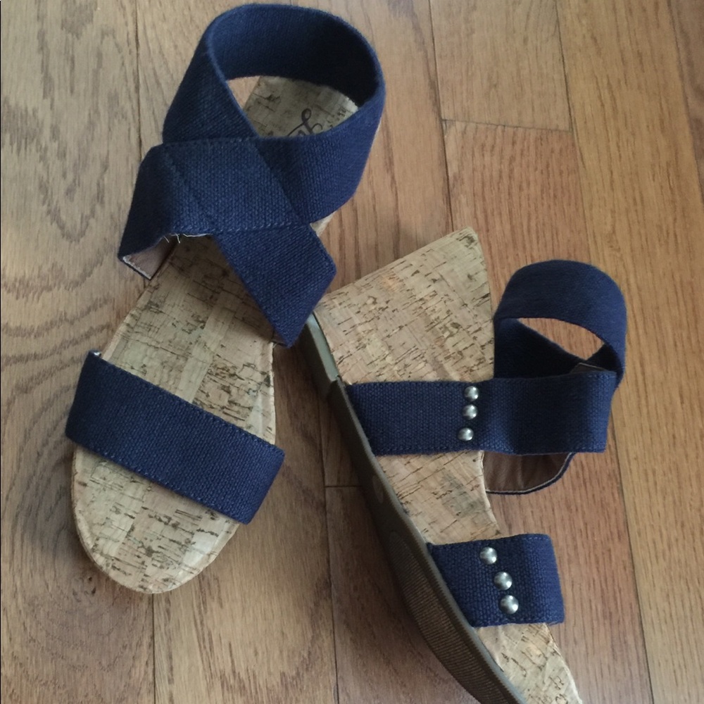 Lucky brand size 8 medium gorgeous wedge shoes